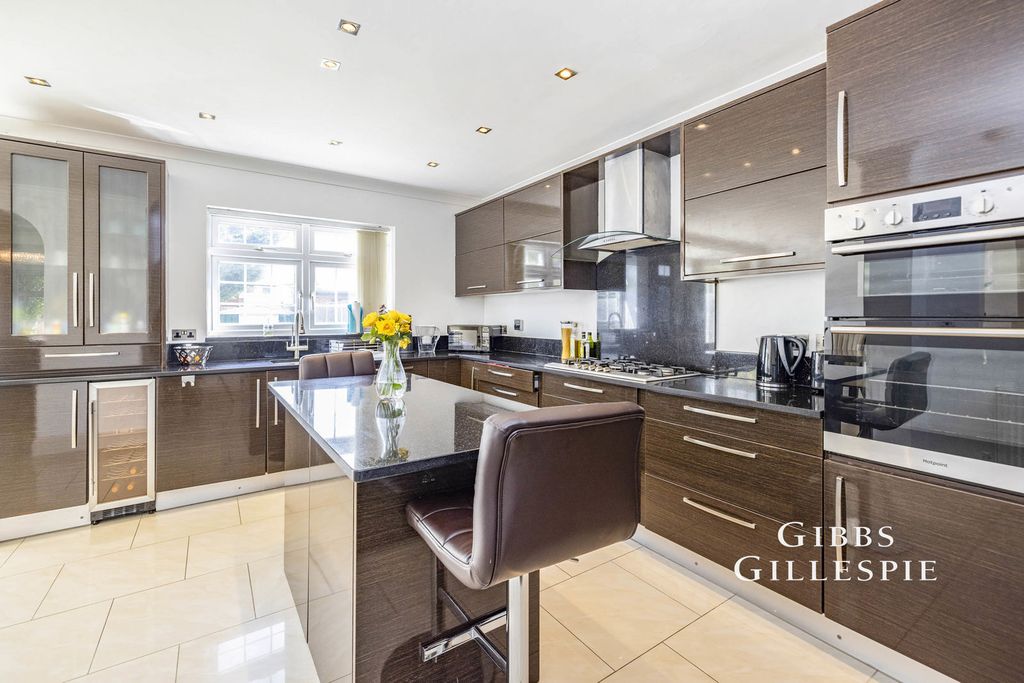 Property photo 2 of 10 Photo