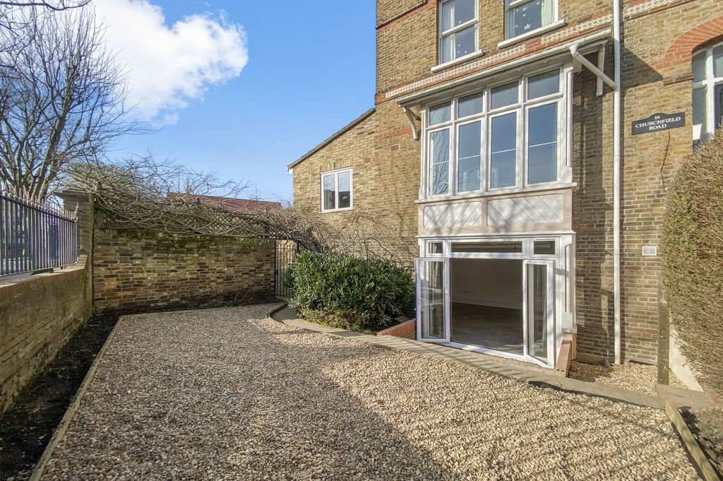 Property photo 1 of 17