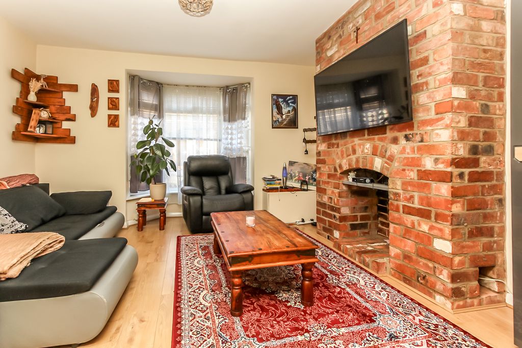 Property photo 2 of 11 Lounge