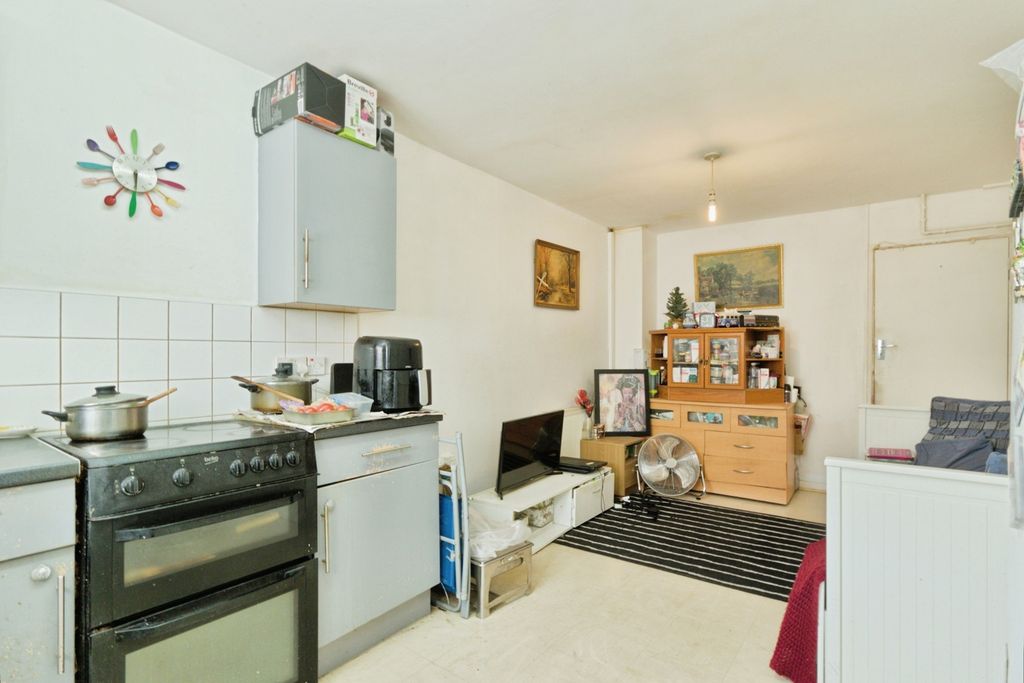Property photo 3 of 20 Pbox-Img.Jpg