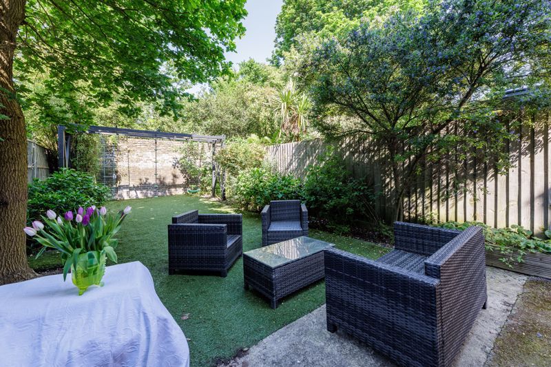 Property photo 1 of 11 Photo 5