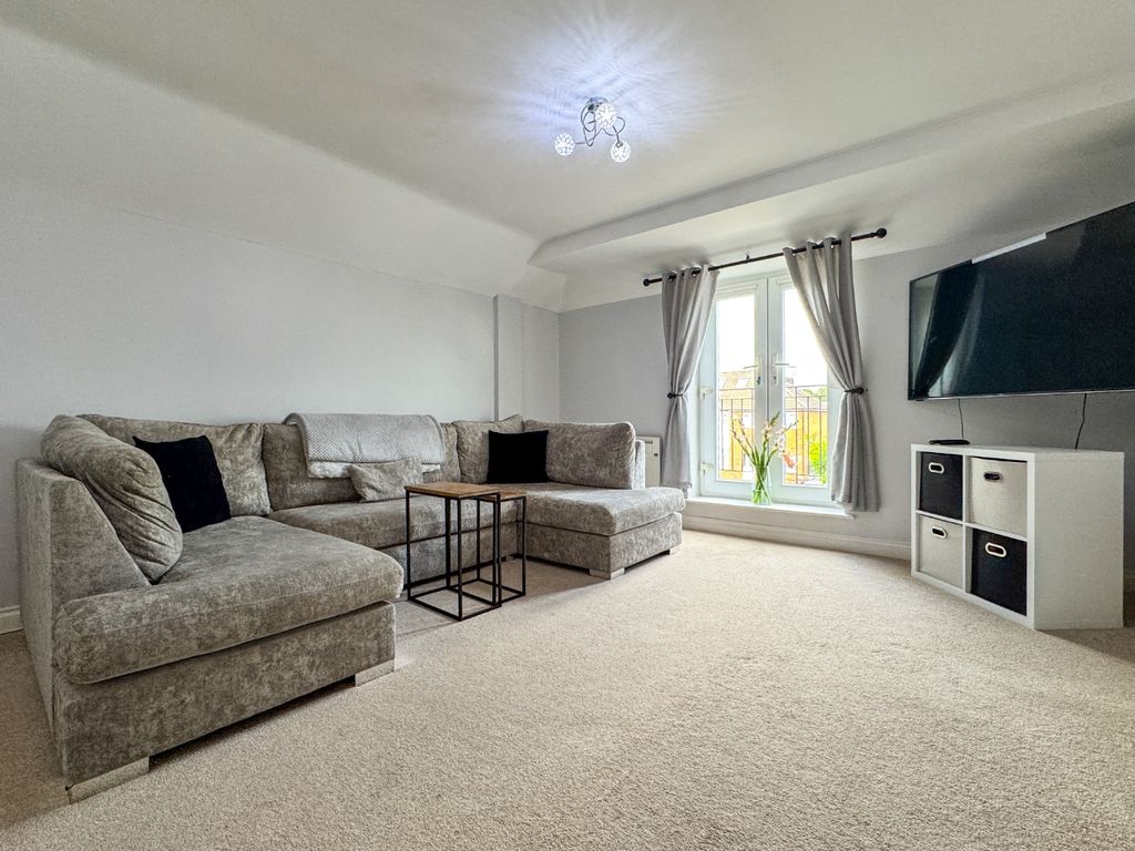 Property photo 2 of 16 4532373