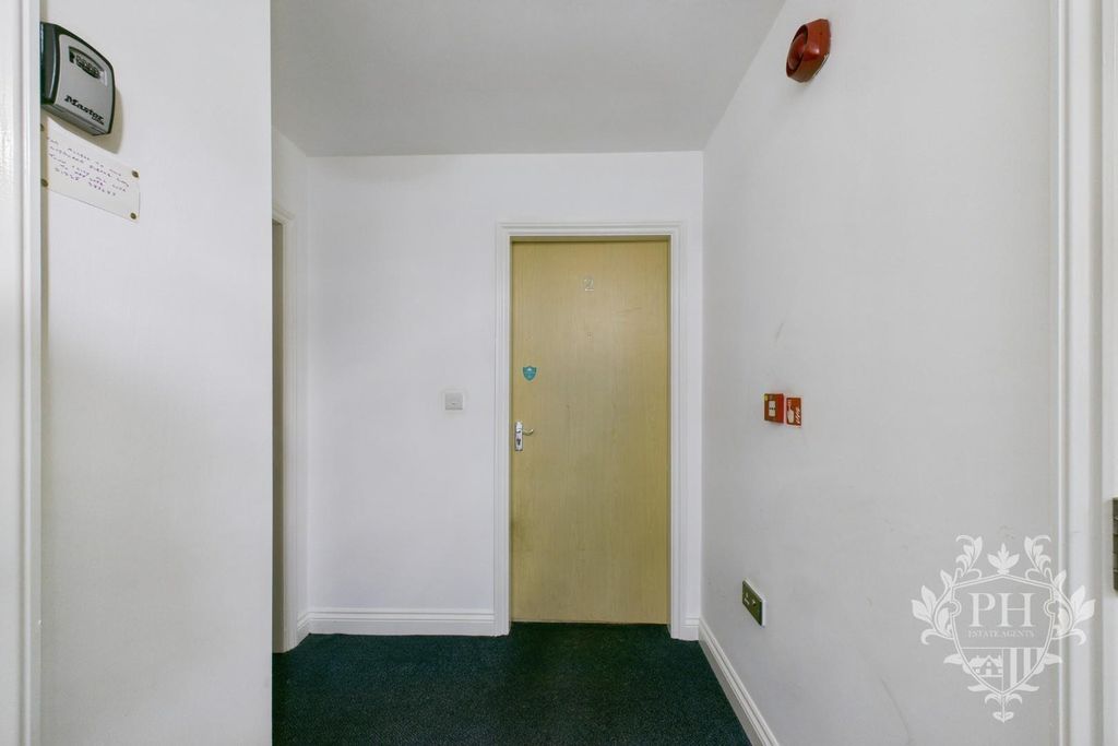 Property photo 2 of 8 Fh3Utqv530-Xne6N84Ookq.Jpg