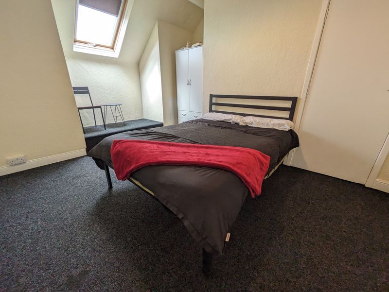 Property photo 3 of 7 Photo 6