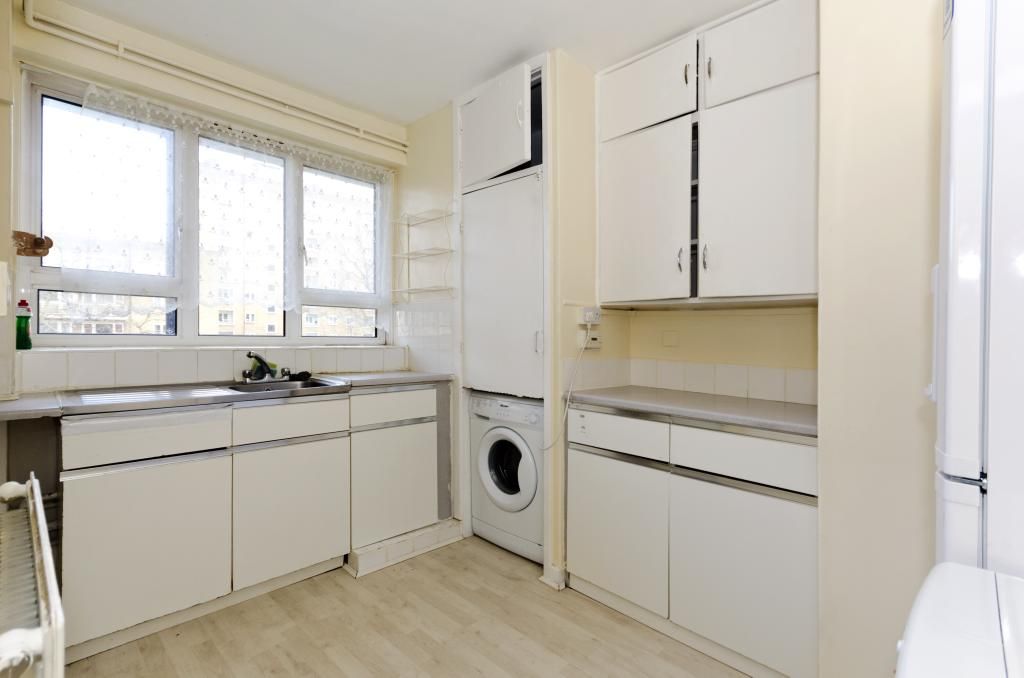 Property photo 3 of 8 Kitchen