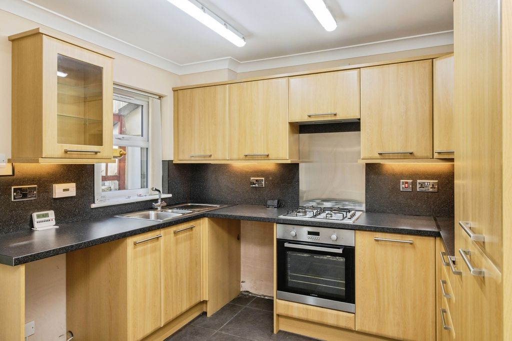 Property photo 3 of 20 Pbox-Img.Jpg