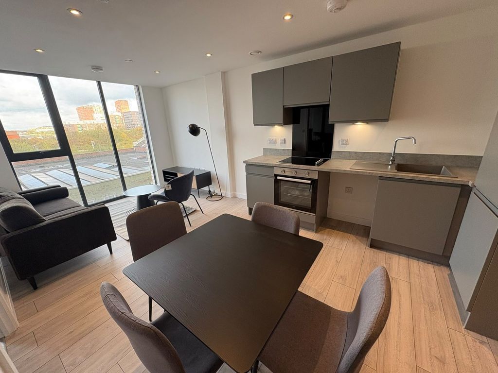 Property photo 3 of 7 Lounge & Kitchen