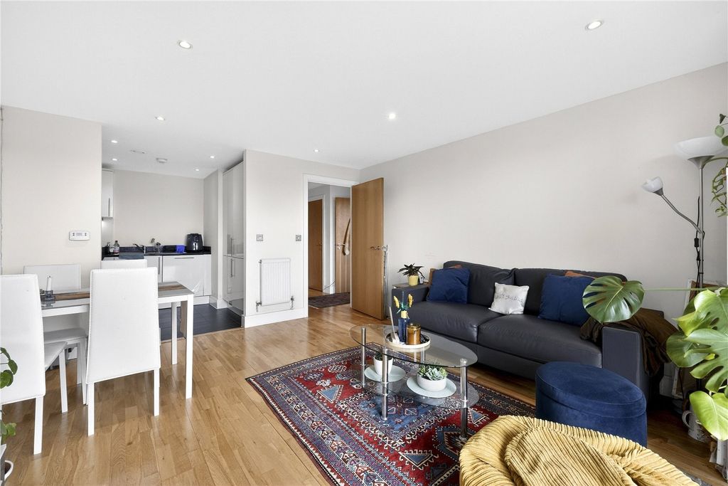 Property photo 3 of 18 Reception Room