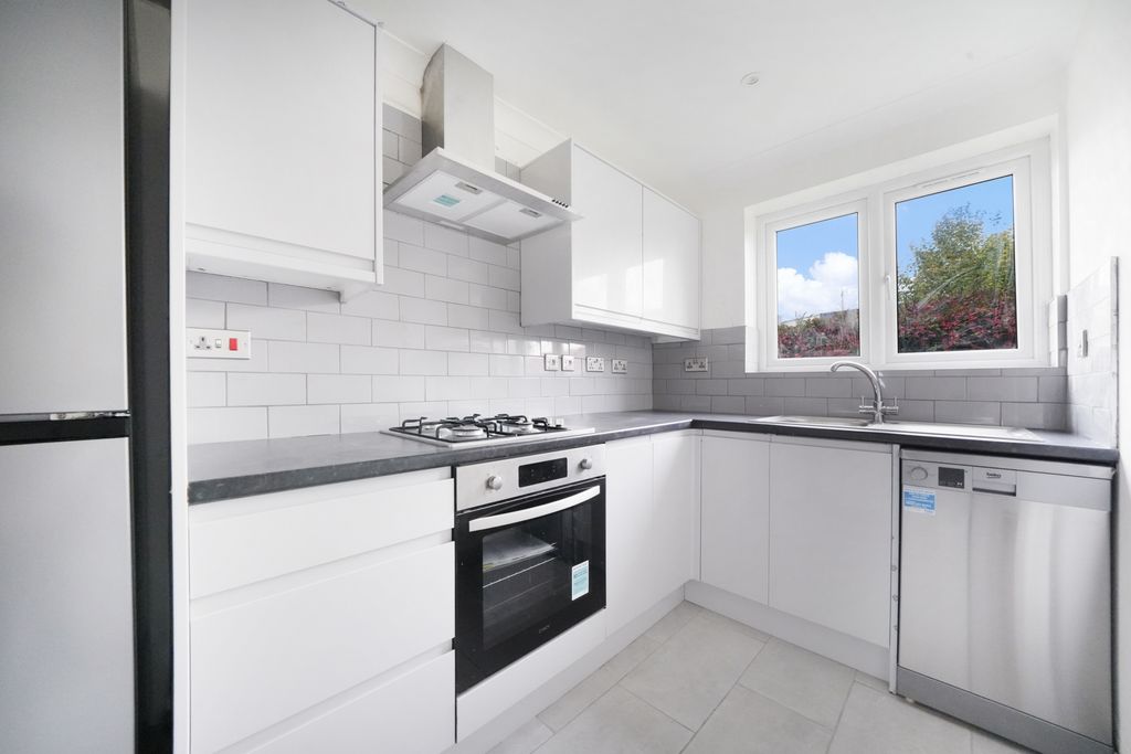 Property photo 1 of 10 Kitchen