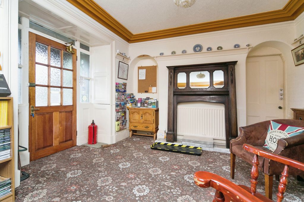 Property photo 2 of 17 Main Hall