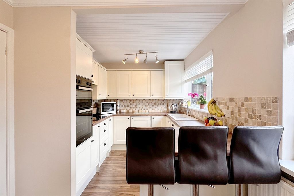 Property photo 3 of 13 Kitchen