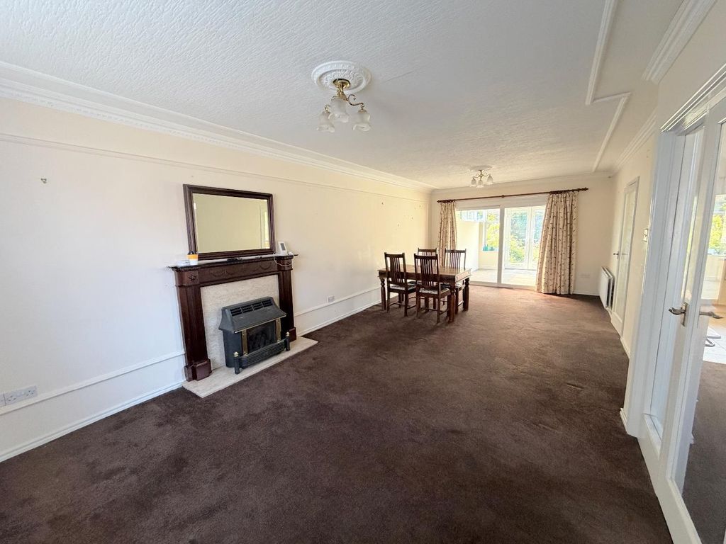 Property photo 3 of 16 Open Plan Lounge/Dining Area