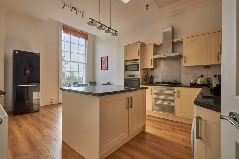 Property photo 2 of 12 Kitchen Breakfast Room