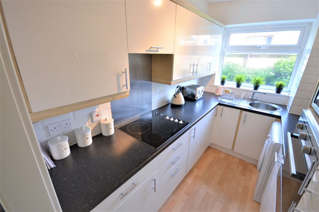 Property photo 3 of 7 Kitchen