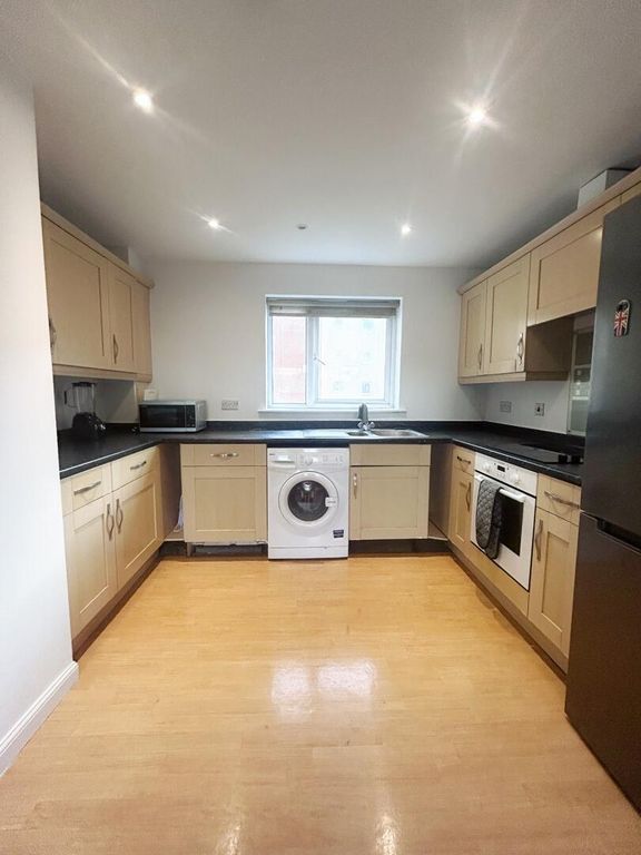 Property photo 2 of 8 Kitchen