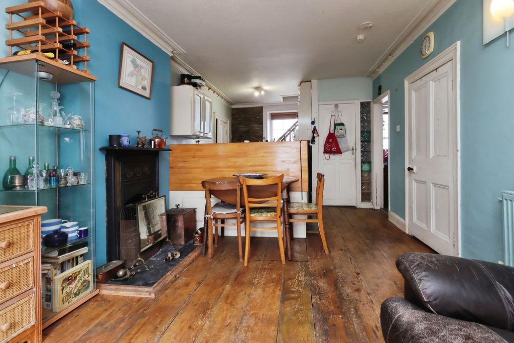 Property photo 3 of 17 Photo