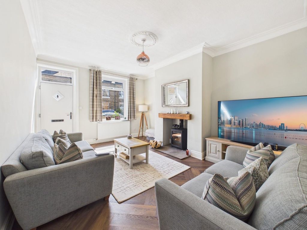 Property photo 3 of 15 Cam04899G0-Pr0339-Still002.Jpg