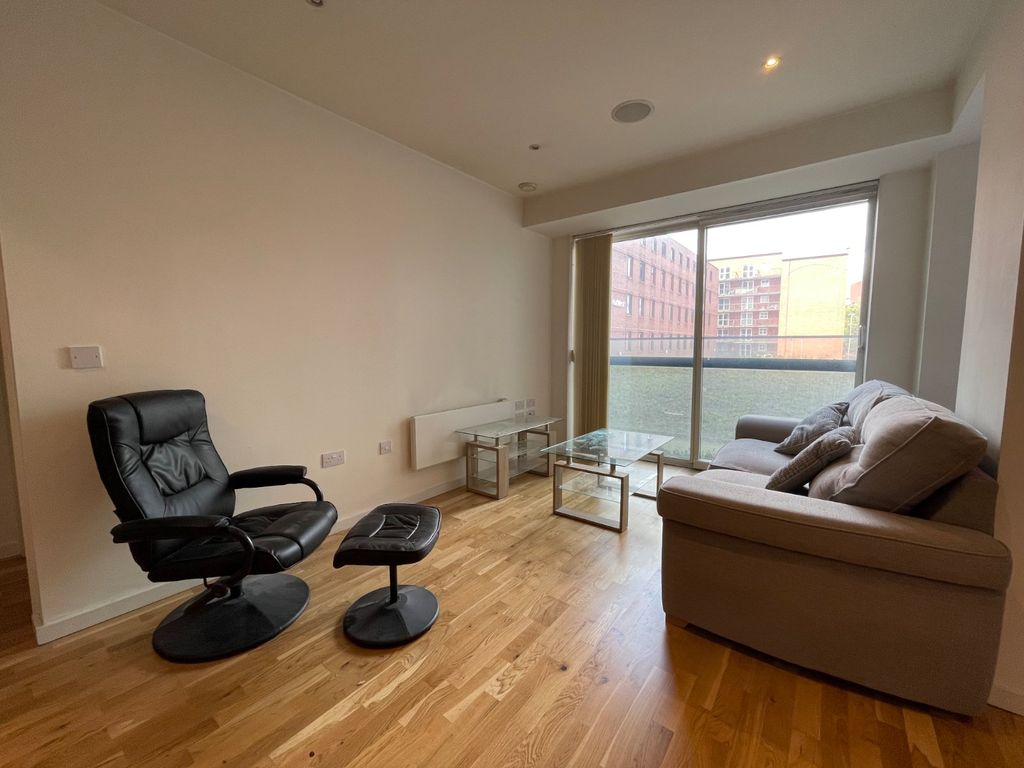 Property photo 3 of 8 Lounge