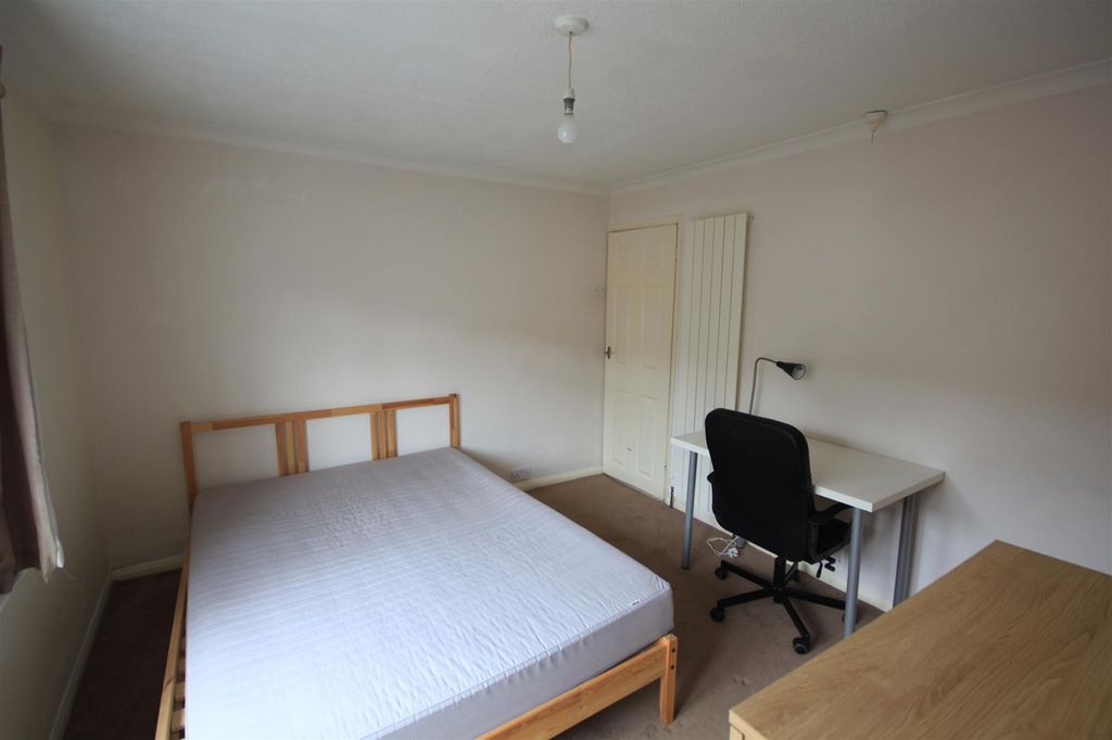 Property photo 3 of 11 Bedroom 1A