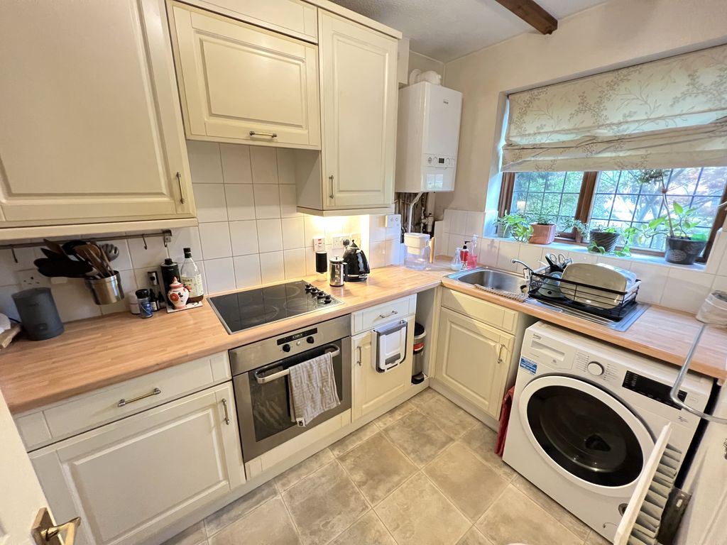 Property photo 2 of 9 Kitchen