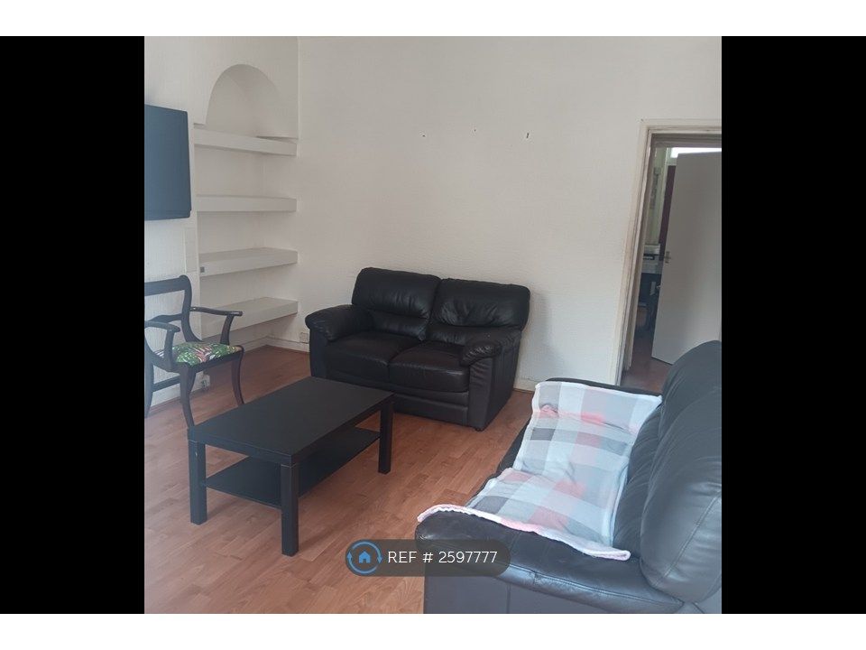 Property photo 3 of 20 Lounge B