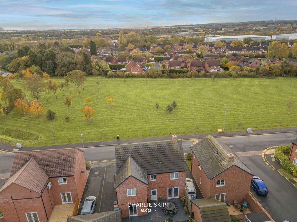 Property photo 2 of 40