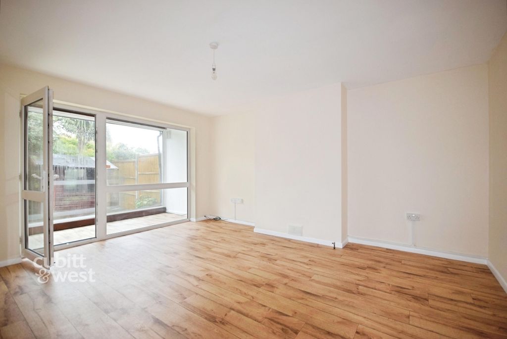Property photo 3 of 8 143A Goring Road - 4