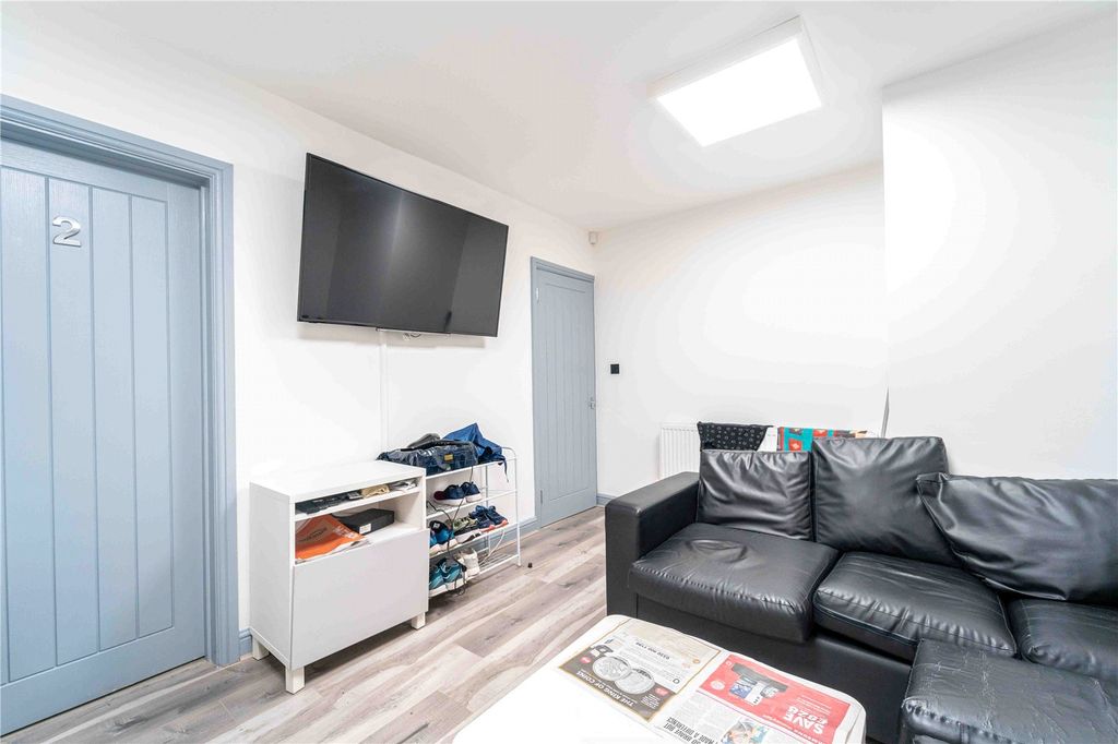 Property photo 3 of 22 Picture No. 02