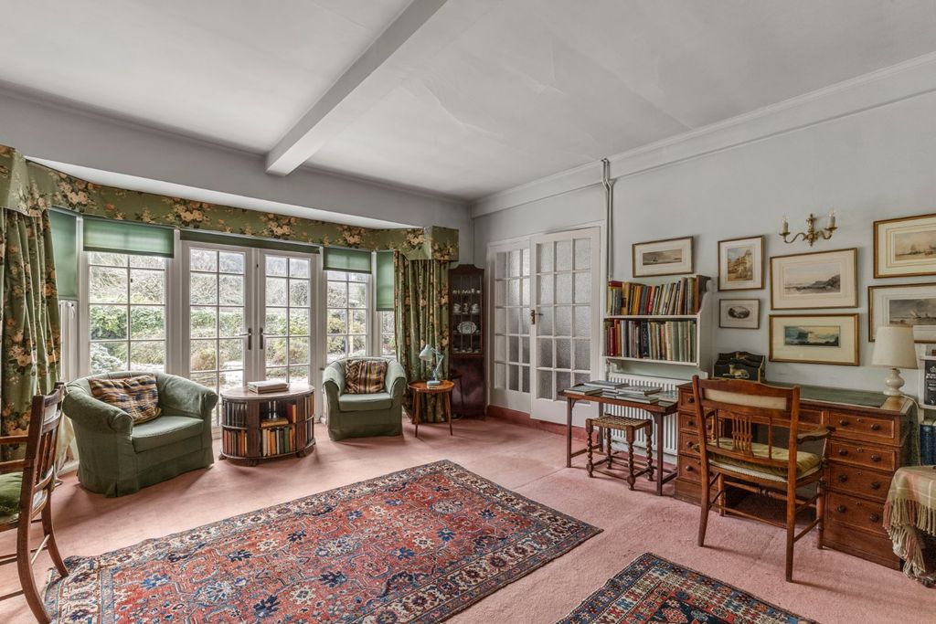 Property photo 3 of 18 Stting Room