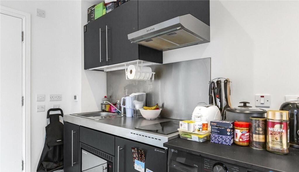 Property photo 3 of 6 Kitchen