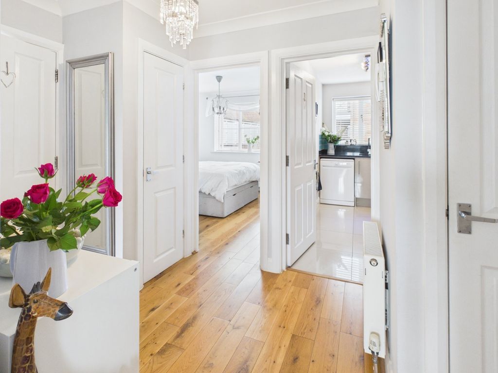 Property photo 3 of 14 Entrance Hall