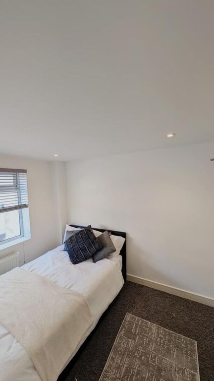 Property photo 2 of 10 Bedroom