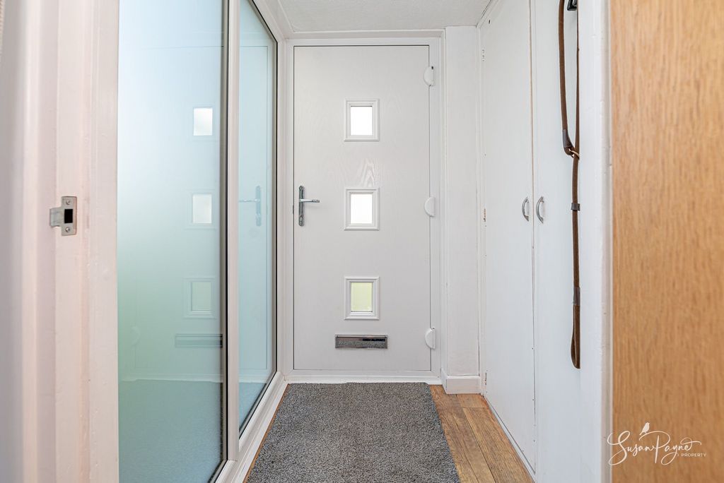 Property photo 3 of 26 Entrance Porch
