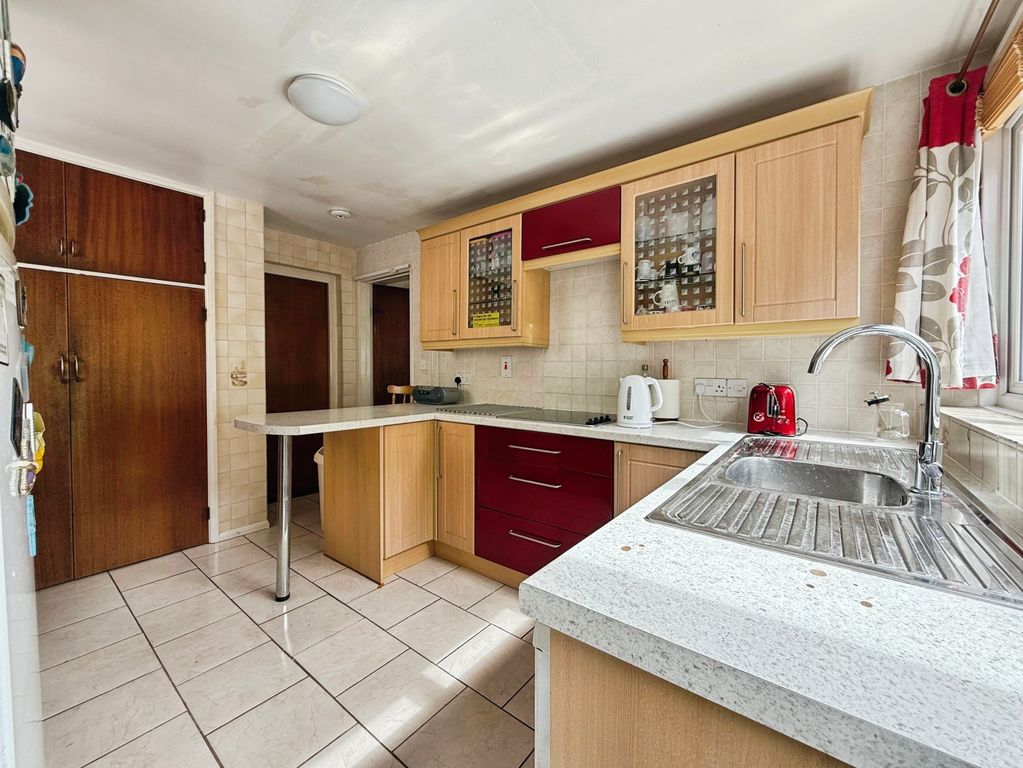 Property photo 3 of 20 Kitchen