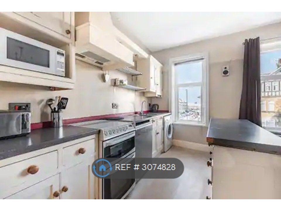 Property photo 2 of 6 Kitchen