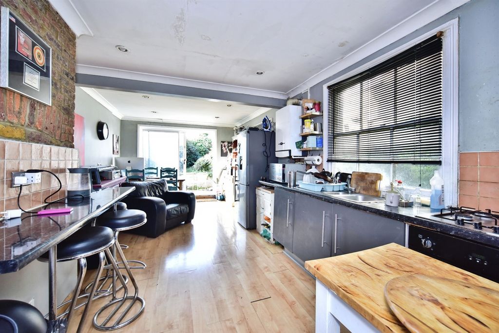 Property photo 2 of 17