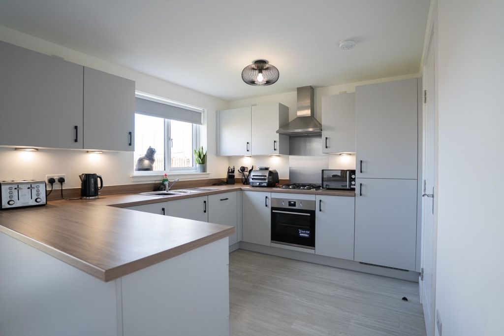 Property photo 2 of 31 Kitchen