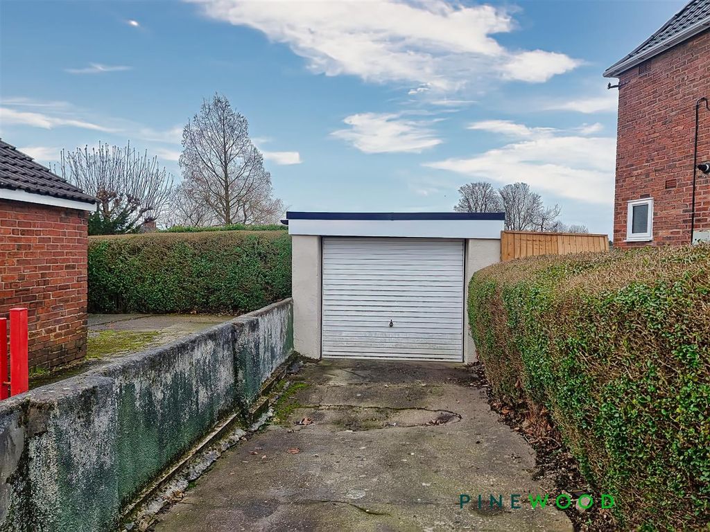 Property photo 2 of 35 Tandem Garage/Workshop