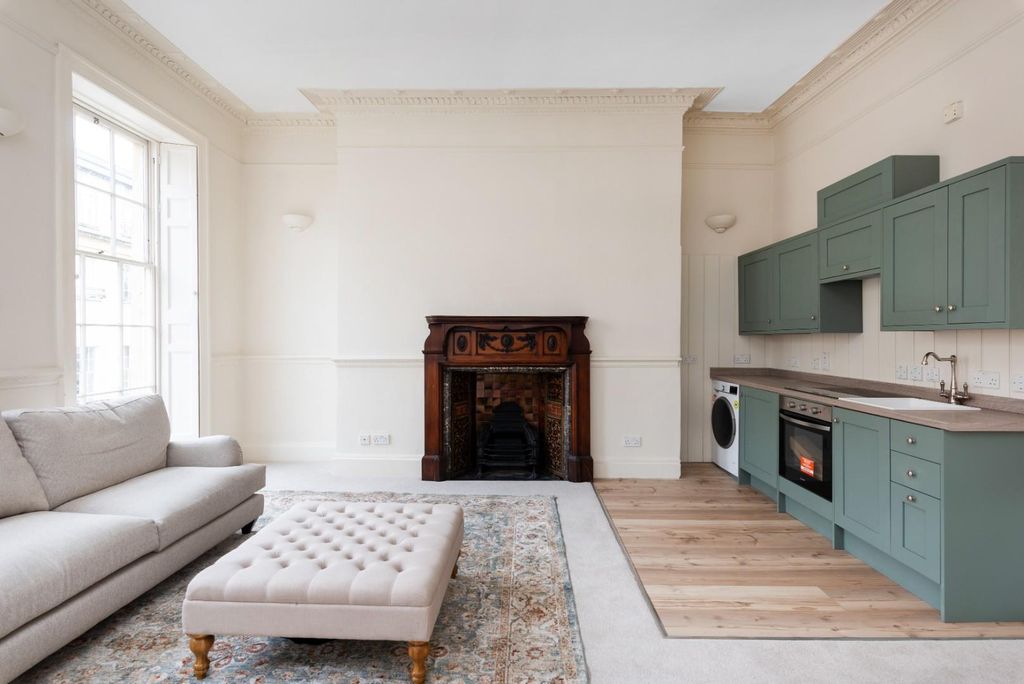 Property photo 3 of 12 First Floor Flat, 3 Bedford Street, Bath BA1 6Ad-4