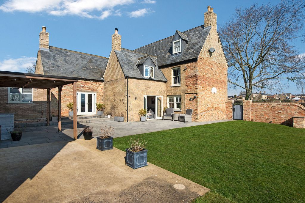 Property photo 2 of 49