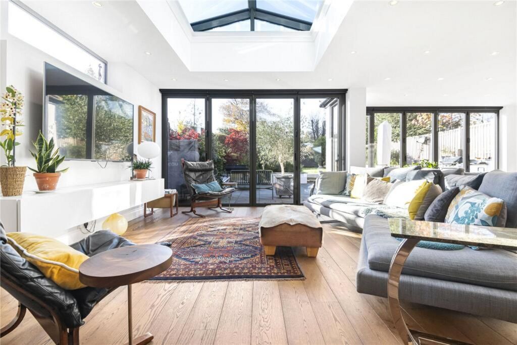 Property photo 2 of 25