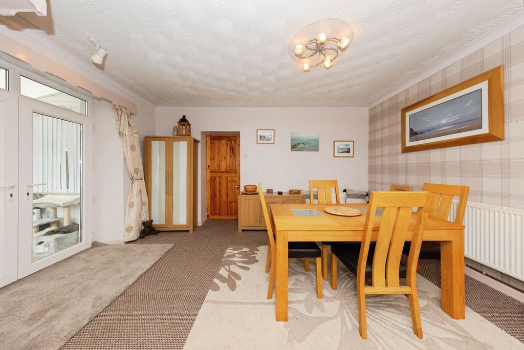 Property photo 3 of 17 Photo