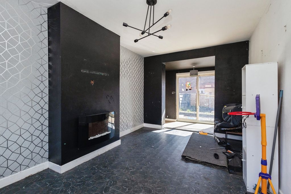 Property photo 2 of 20 Living Room