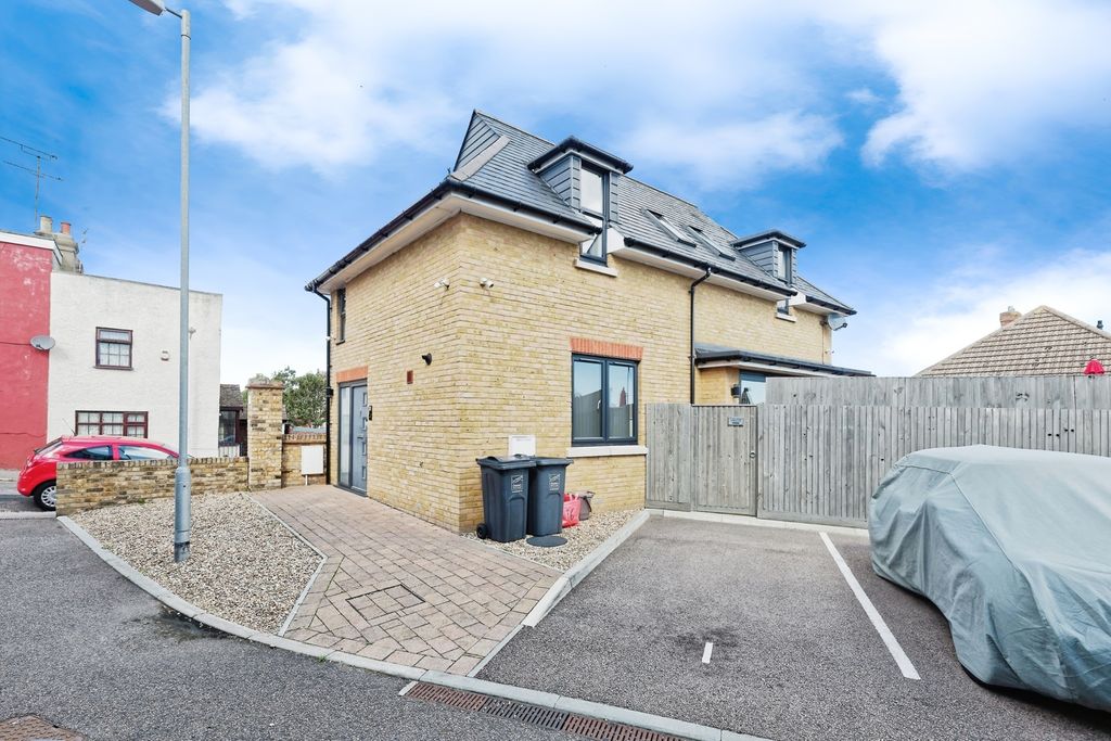 Property photo 1 of 17 Photo