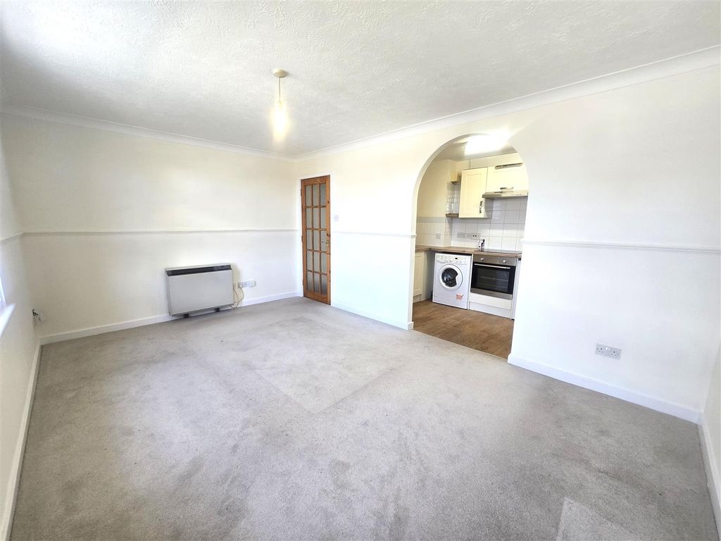 Property photo 3 of 8 1000071627.Jpg