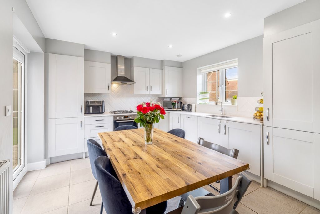 Property photo 3 of 29 23 Top Farm Avenue (Navenby)-20