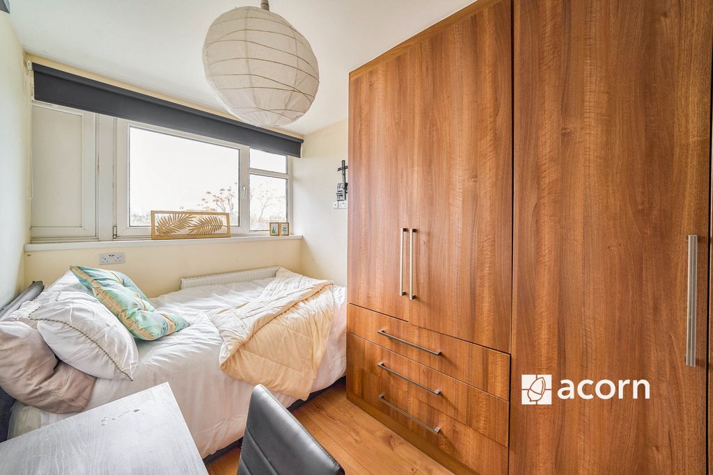 Property photo 1 of 7 Bedroom