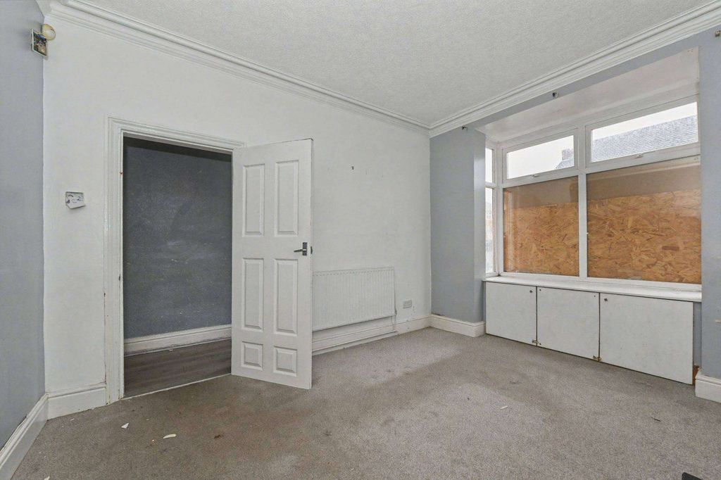 Property photo 2 of 21 96 Sedgley Road, Woodsetton, Dudley, Dy1 4Ng