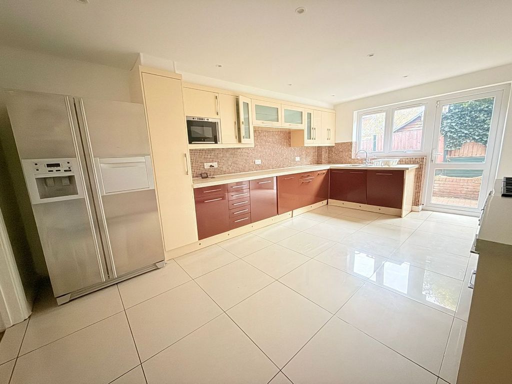 Property photo 3 of 42