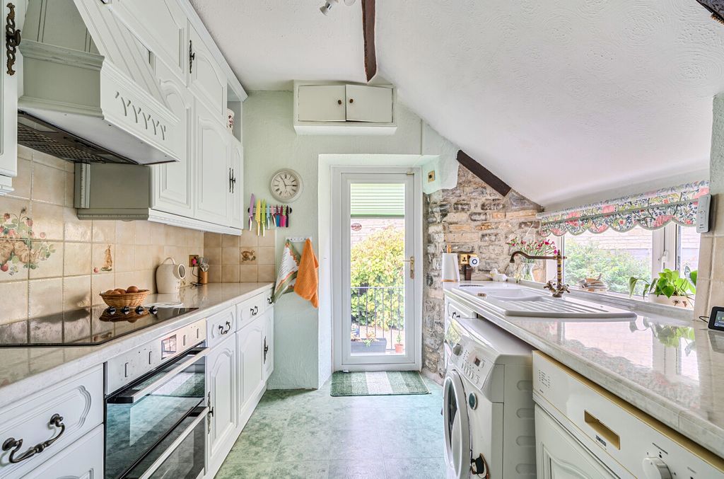 Property photo 2 of 27 1358937-25-68F0F7...